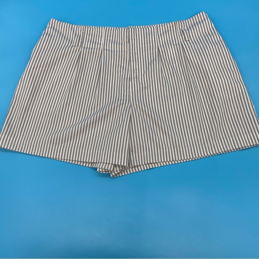 EVRI Women’s Striped Shorts Tan and White Size 18W - Picture 4 of 7